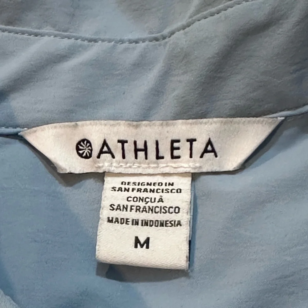 Athleta Blue Button Up Shirt Size M Lightweight w/ Zipper Pocket - Picture 10 of 16